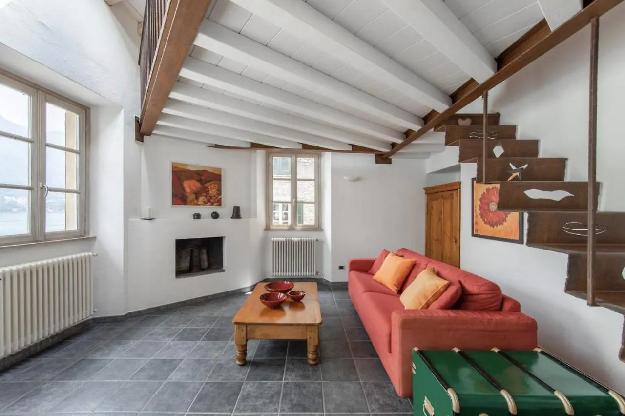 Apartments At The Pier Of Brienno - The House Of Travelers