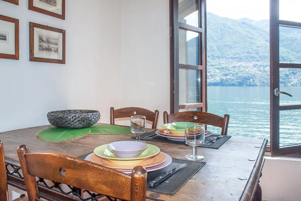 Apartments At The Pier Of Brienno - The House Of Travelers