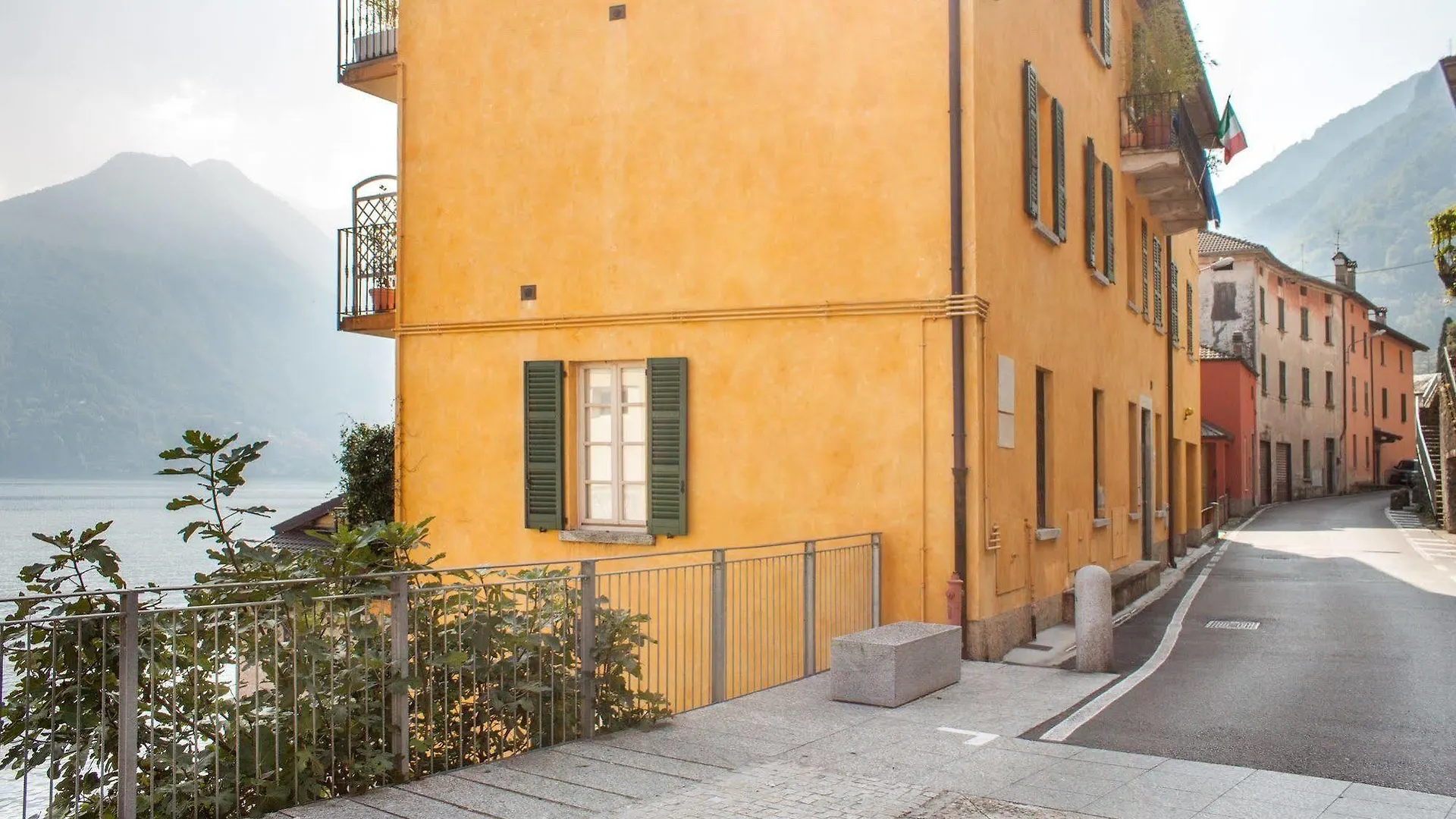 Apartments At The Pier Of Brienno - The House Of Travelers