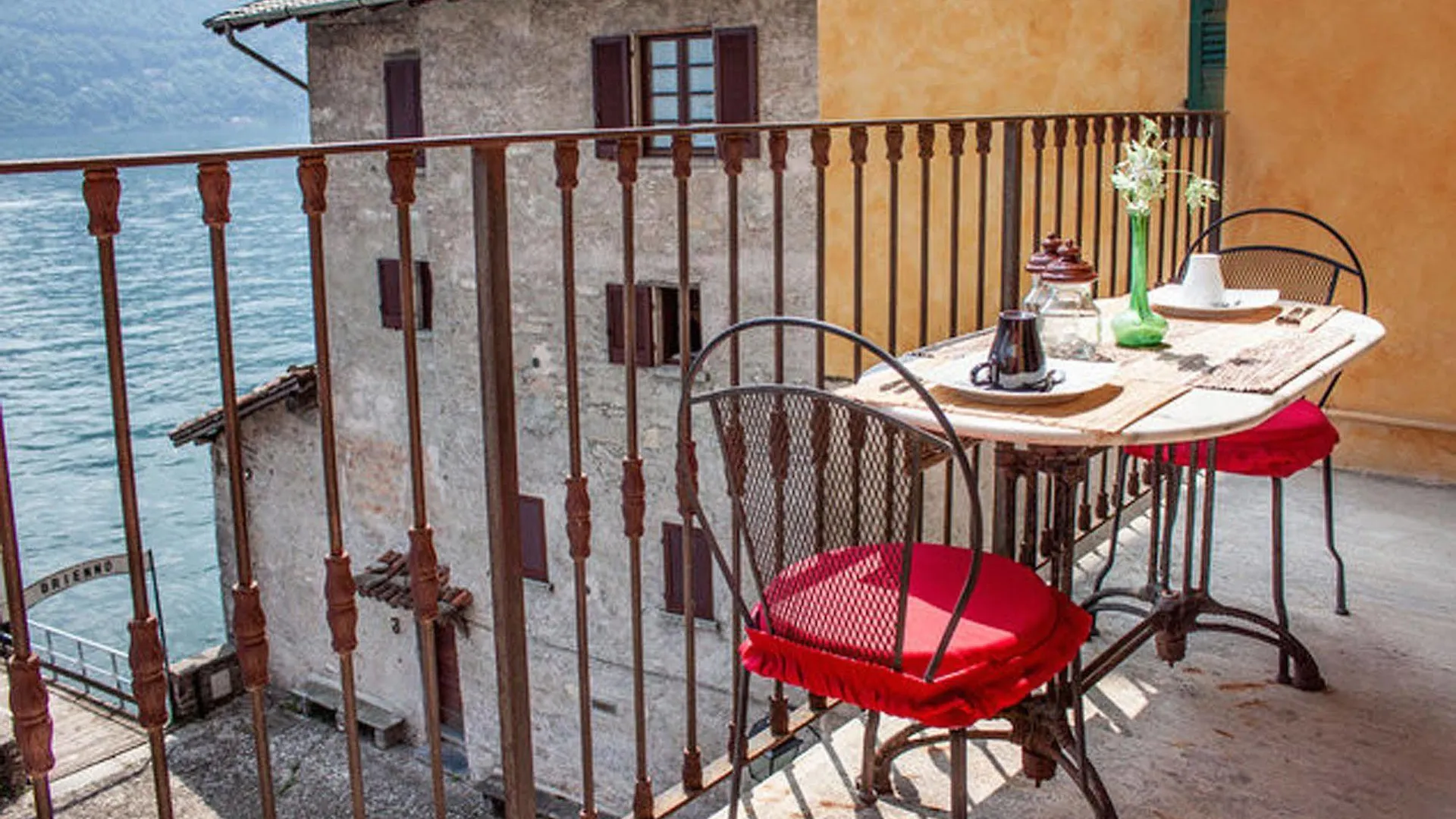 Apartments At The Pier Of Brienno - The House Of Travelers