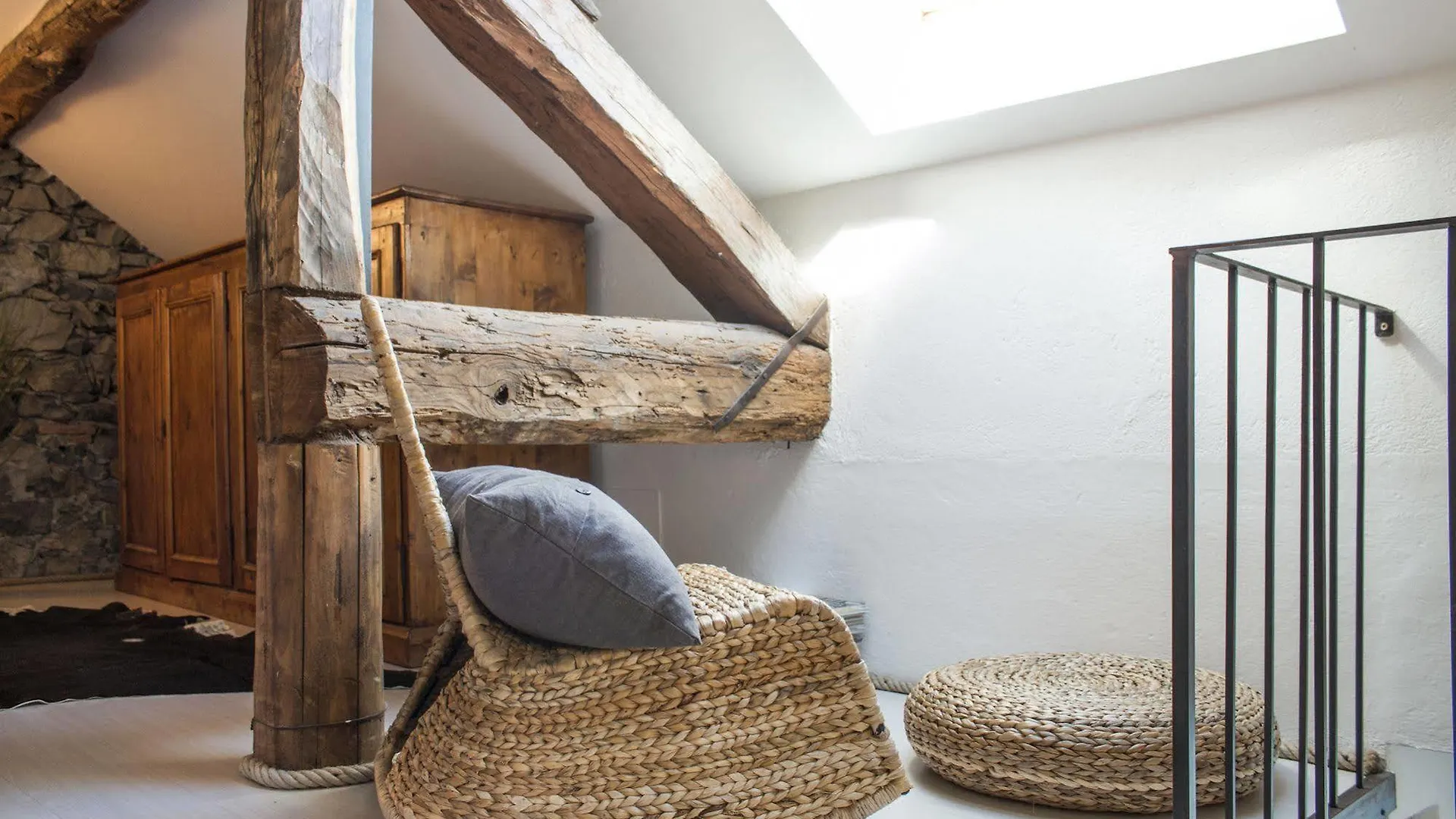 Apartments At The Pier Of Brienno - The House Of Travelers