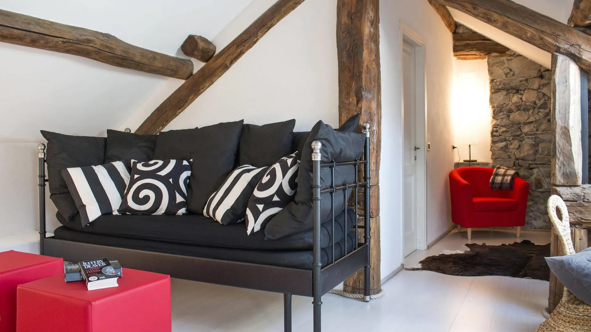 Apartments At The Pier Of Brienno - The House Of Travelers