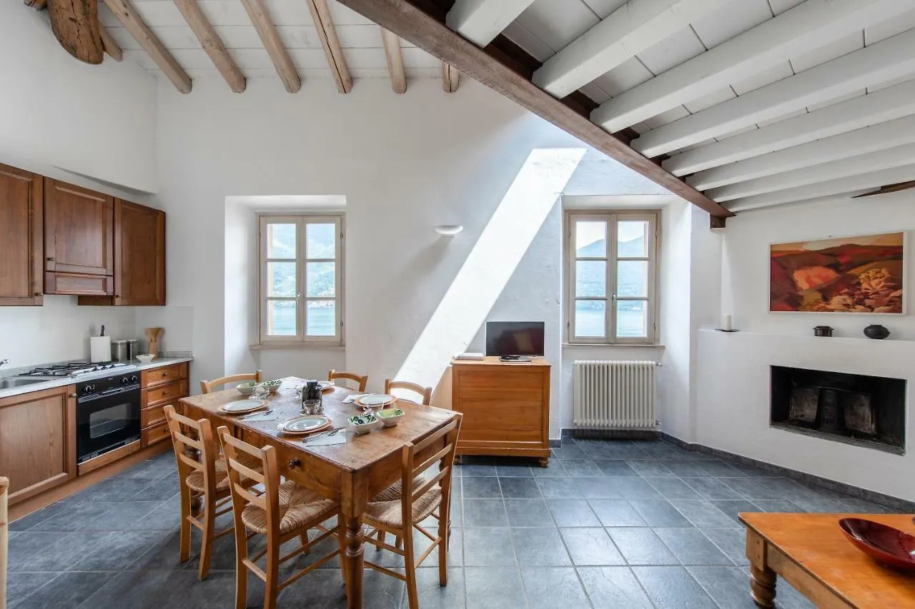 Apartments At The Pier Of Brienno - The House Of Travelers