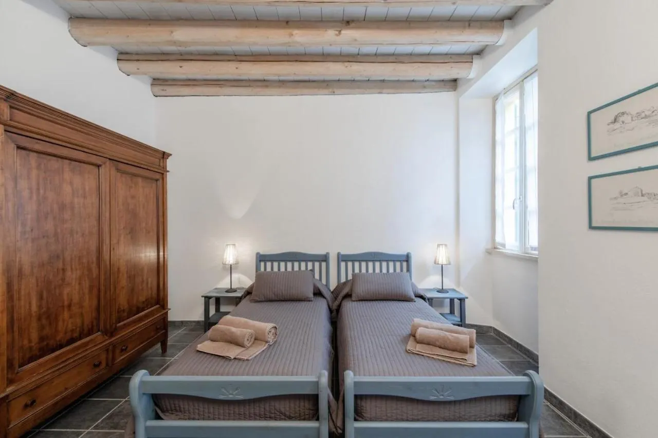 Apartments At The Pier Of Brienno - The House Of Travelers