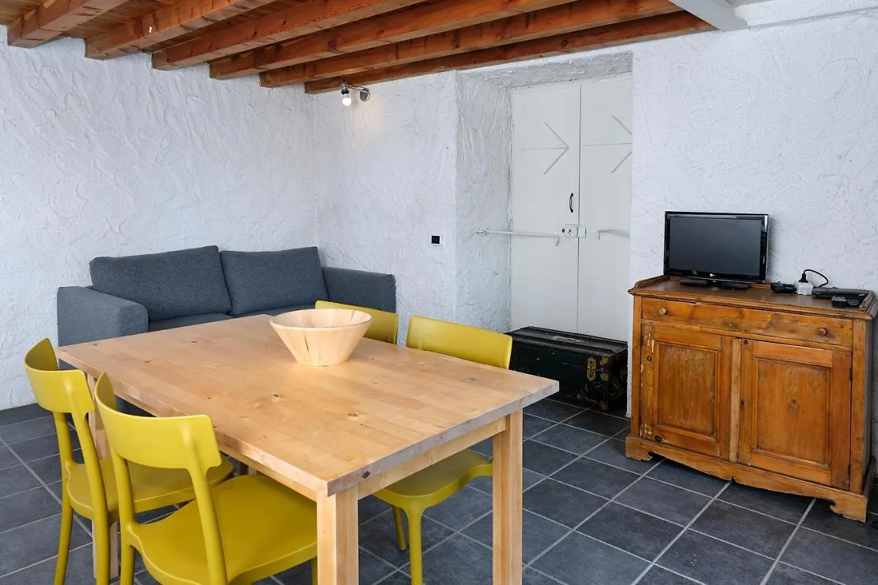 Apartments At The Pier Of Brienno - The House Of Travelers