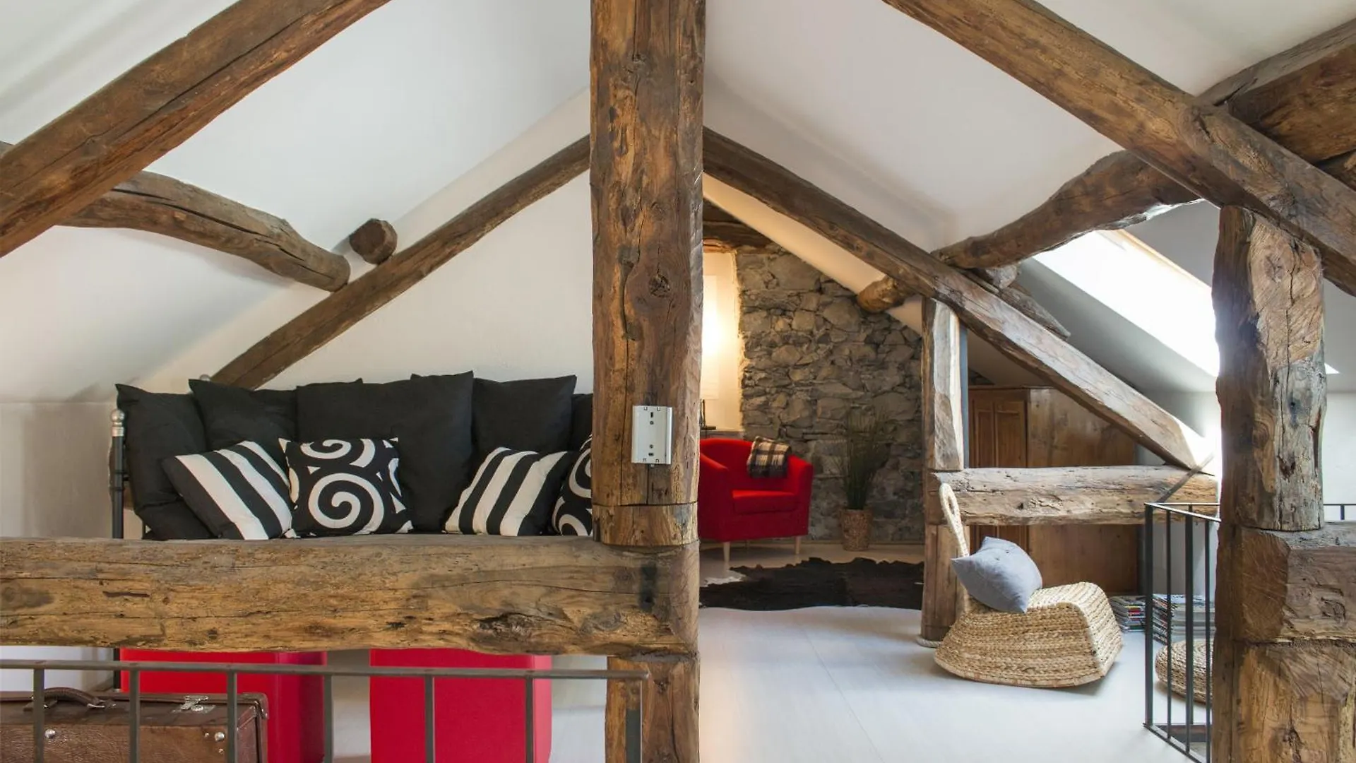 Apartments At The Pier Of Brienno - The House Of Travelers
