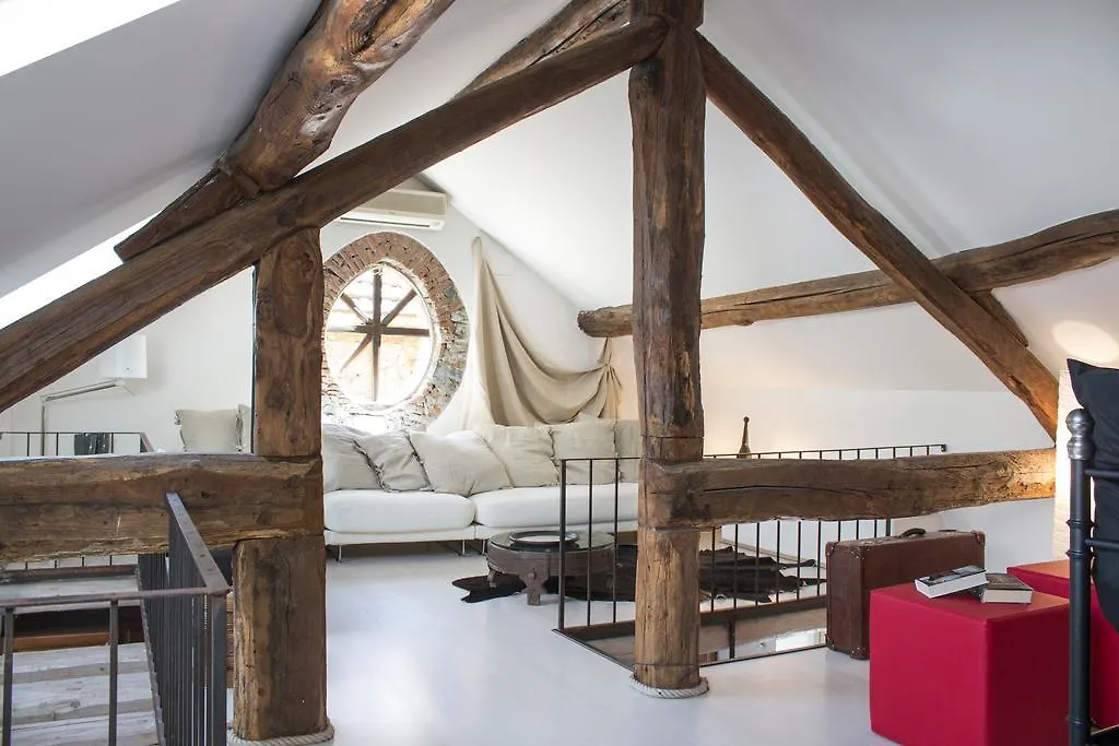Apartments At The Pier Of Brienno - The House Of Travelers