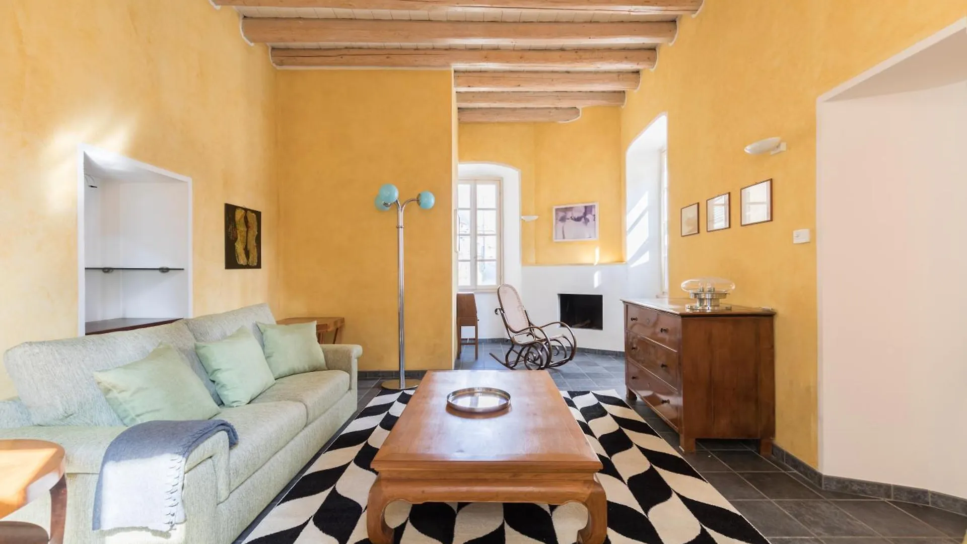 Apartments At The Pier Of Brienno - The House Of Travelers